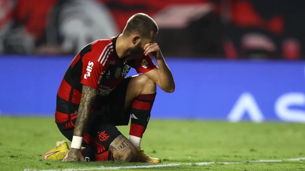 EITA! ÍDOLO DO FLAMENGO CRITICA JOGADOR TITULAR: "SE ABATE COM FACILIDADE"